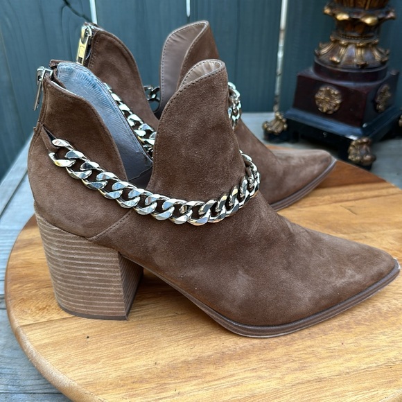 👢Steve Madden Cedar Brown Suede Leather With
Chain Ankle Booties size 10 - Picture 5 of 13